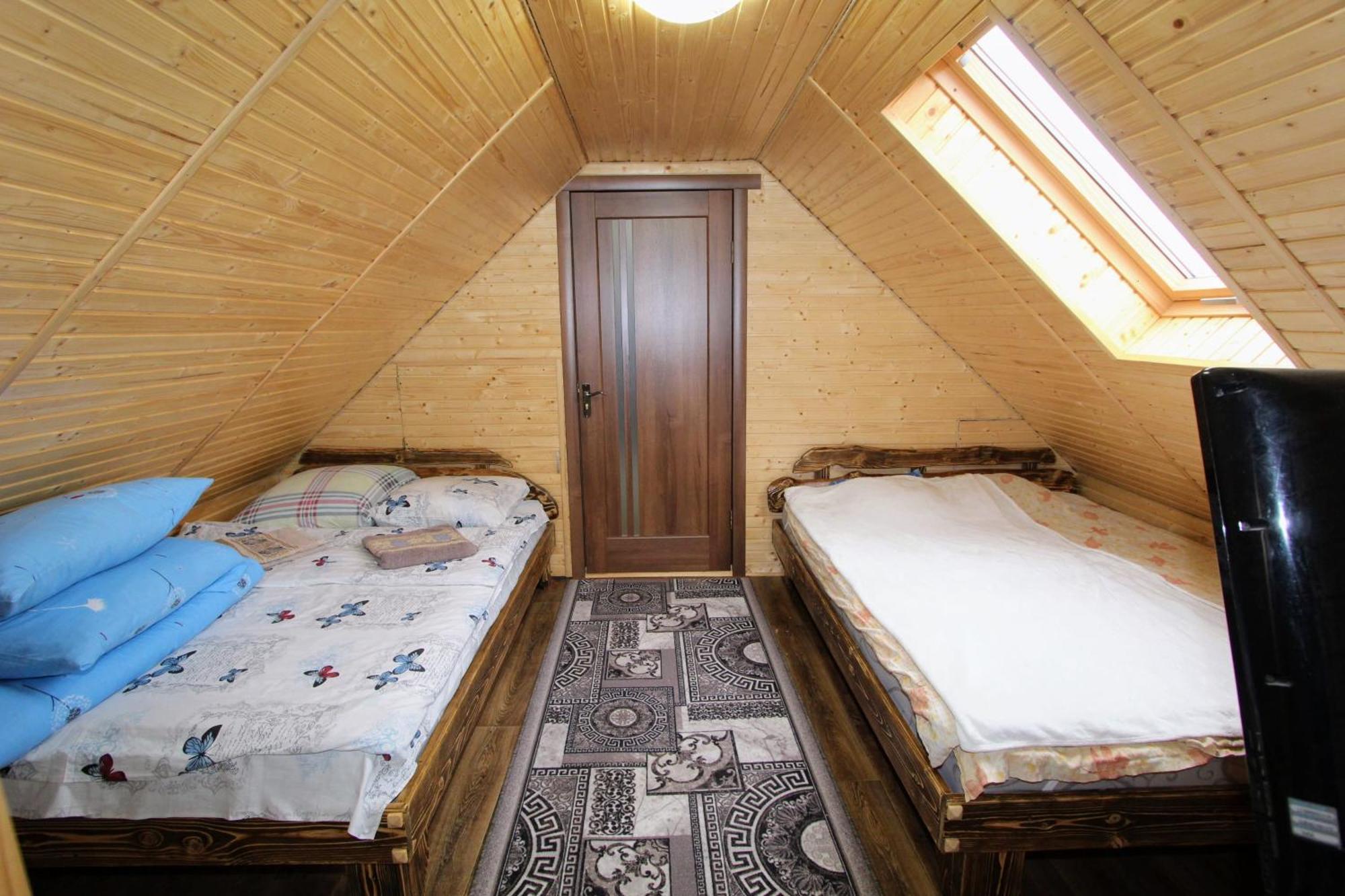 "Лісова Ягода" Yablunytsia Oda fotoğraf